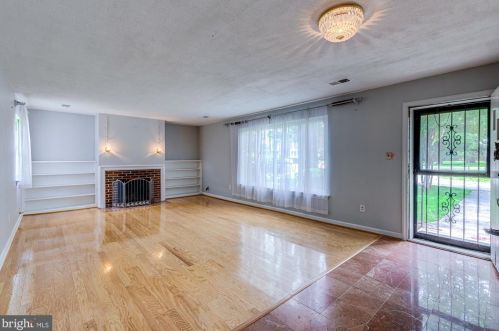 1947 Arlington Ridge Rd, Arlington VA  22202-1630 exterior