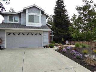 7711 Squirrel Creek Cir, Pleasanton, CA 94568-3718