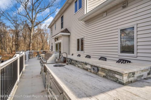284 Friendship Rd, Wall Township NJ  07731-1970 exterior