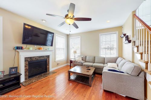 386 Hopedale Dr, Berkeley Township, NJ 08721-2781