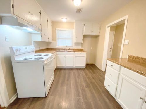 1220 Chevy Chase Dr, Angleton TX  77515-5431 exterior