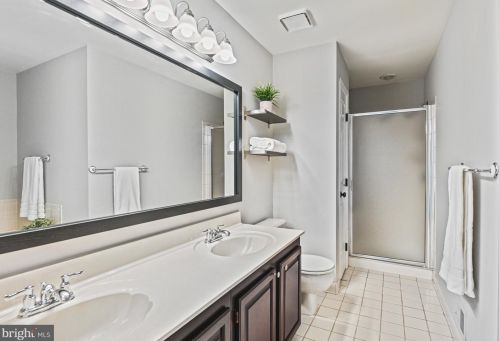 11760 Great Owl Cir, Herndon VA  20194-1169 exterior