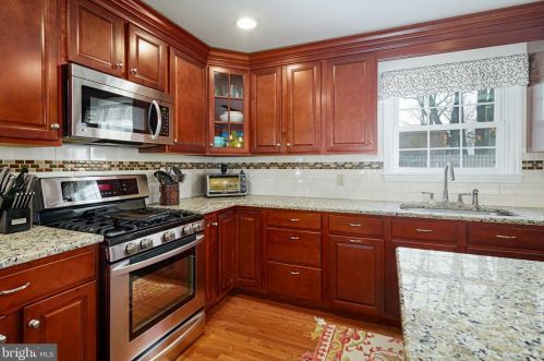 834 Edge Park Dr, Tavistock NJ 08033-1022 exterior