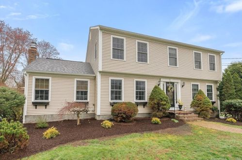 98 Winwood Cir, Somers, CT 06071-1426