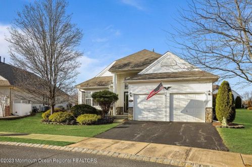 30 Neville Ct, Lakehurst, NJ 08759-6099