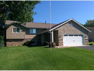 1845 Deer Hills Trl, Saint Paul, MN 55122-2252