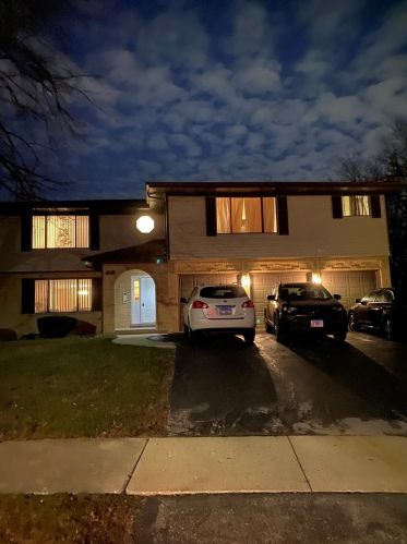 313 Dawn Ct, Hanover Park, IL 60108-2875