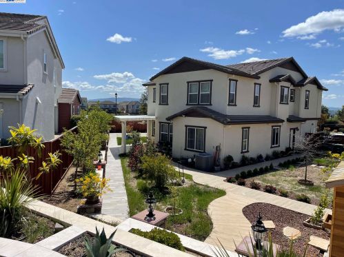 2503 Bassetts Way, Pleasanton, CA 94568-2367