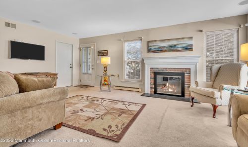 11 Elmswell Ave, Lakehurst, NJ 08759-6803