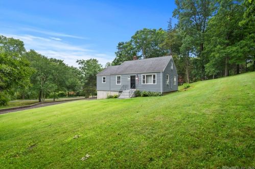 55 Webb Cir, Upper Stepney, CT 06468-1422