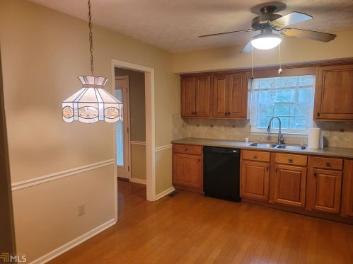 1729 Brandy Woods Trl, Conyers GA  30013-3038 exterior