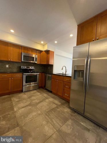 214-30 22nd St, Philadelphia, PA 19103