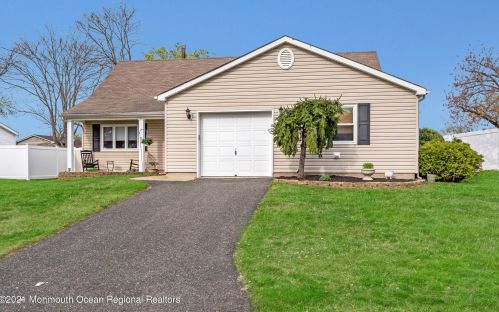 23 Tralee Rd, Hazlet, NJ 07730-1123