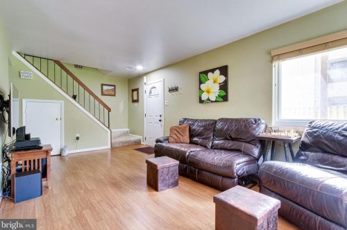 10643 Summer Oak Ct, Springfield, VA 22015-2235
