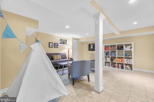 9112 Glenridge Rd, Silver Spring MD 20910-2127 exterior