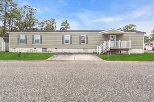15 Fawn Pl, Lakehurst, NJ 08759-3671