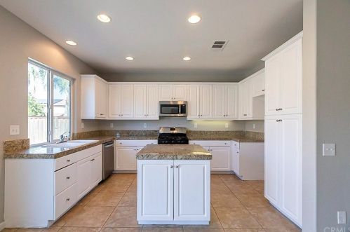 1040 Tulip Way, San Jacinto, CA 92582-3011