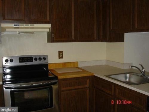 8481 Lazy Creek Ct, Springfield VA  22153-3846 exterior