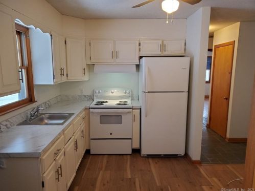 7 Grantham Rd, Wallingford, CT 06492-5005