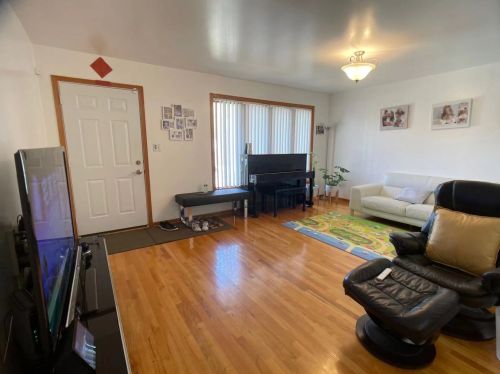 3317 Aberdeen St, Chicago, IL 60608-6508