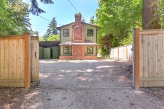 605 218th Ave, Redmond, WA 98074-7004