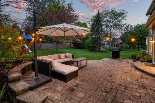 1648 Dartmouth Ct, Naperville, IL 60565-1735