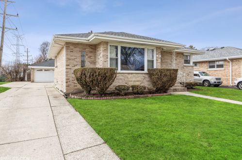 9036 Cherry Ave, Morton Grove, IL 60053-2329