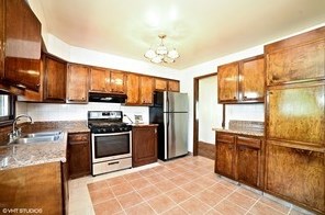 2040 Arbor Vitae Dr, Hanover Park, IL 60133-3216
