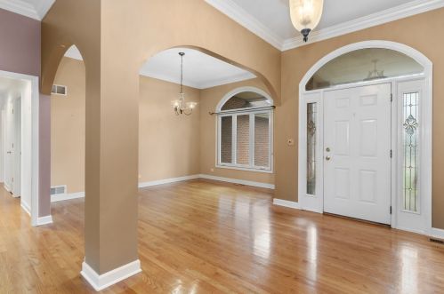 1055 Suffolk Ct, Gurnee, IL 60031-4050