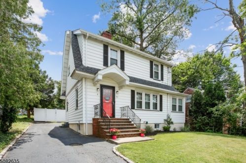 4 Robertson Rd, Town Center, NJ 07052-3519