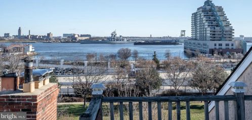 618 Front St, Philadelphia PA  19147-1703 exterior