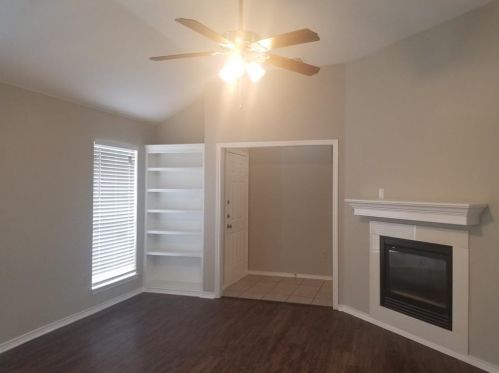 2219 Ragland Rd, Midlothian TX  76063-5342 exterior