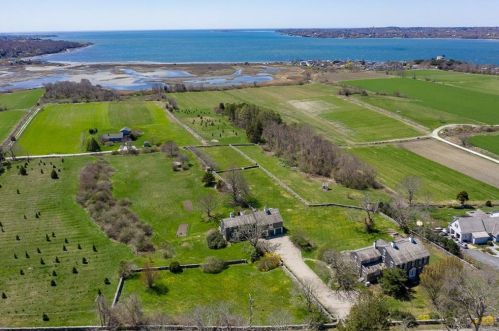 72 Fogland Rd, Tiverton, RI 02878-5026
