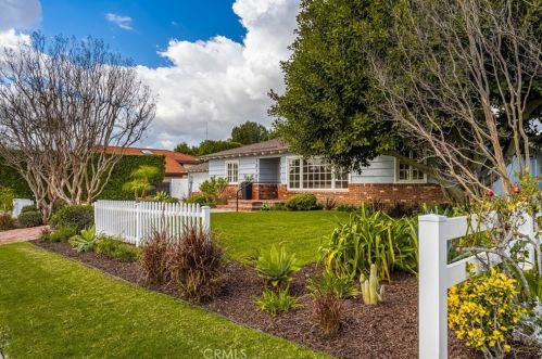 18101 Oak Ridge Dr, Santa Ana, CA 92705-2070