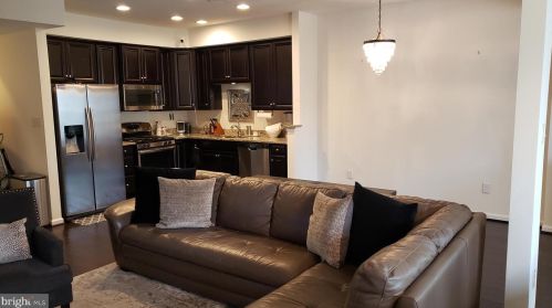 6 Sundance Dr, Trenton NJ 08619-3968 exterior