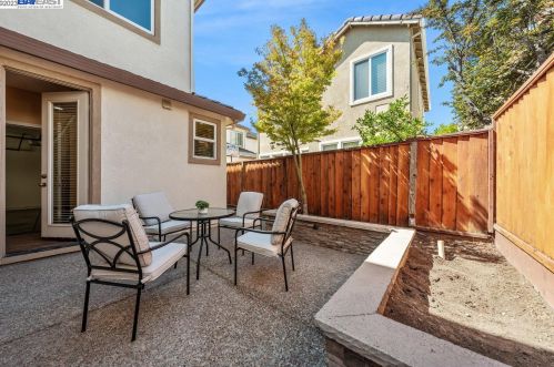 2732 Maria St, Pleasanton, CA 94588-8423