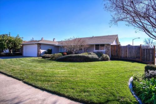 2421 Farnsworth Dr, Livermore, CA 94551-1726