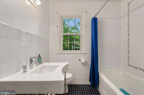 1516 Live Oak Dr, Silver Spring MD 20910-1543 exterior