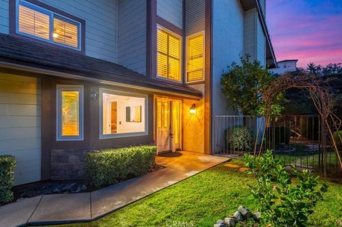 6032 Silverspur Trl, Anaheim, CA 92807-4717