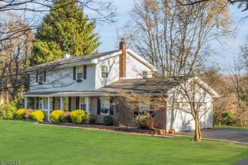 17 Wayside Ln, Lebanon, NJ 08833-4355
