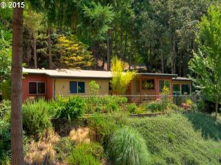 3731 Pine Canyon Dr, Eugene, OR 97405-4429