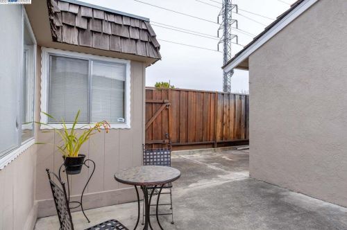 1994 Evergreen Ave, San Leandro CA 94577-6202 exterior