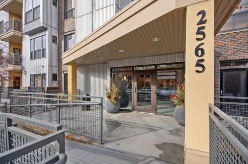 2565 Franklin Ave, Saint Paul MN  55114-1472 exterior