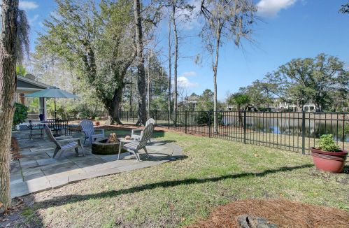1900 Hall Point Rd, Mount Pleasant, SC 29466-9372