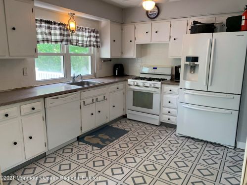 17 Hampton Dr, Jackson Twp, NJ 08527-1224