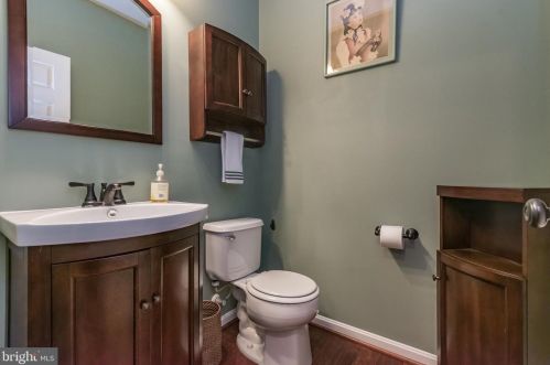 228 Lord Fairfax St, Charles Town WV  25414-2607 exterior