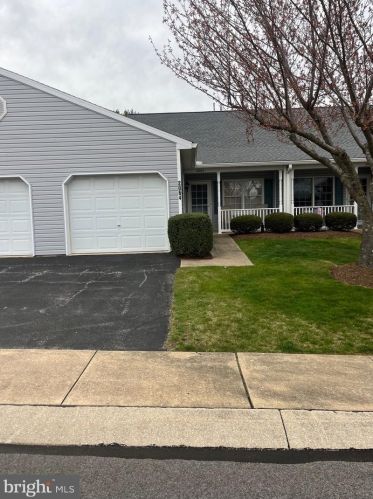 2064 Faversham Way, York, PA 17402-7528