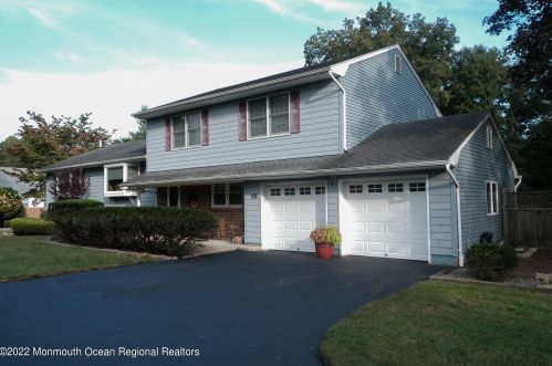 58 Duchess Ct, East Freehold, NJ 07728-7757