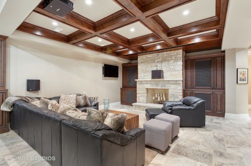 6403 Garfield Ave, Willowbrook IL  60527-5237 exterior