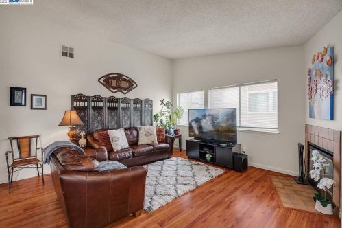 47 Raintree Ct, Hayward, CA 94544-5377